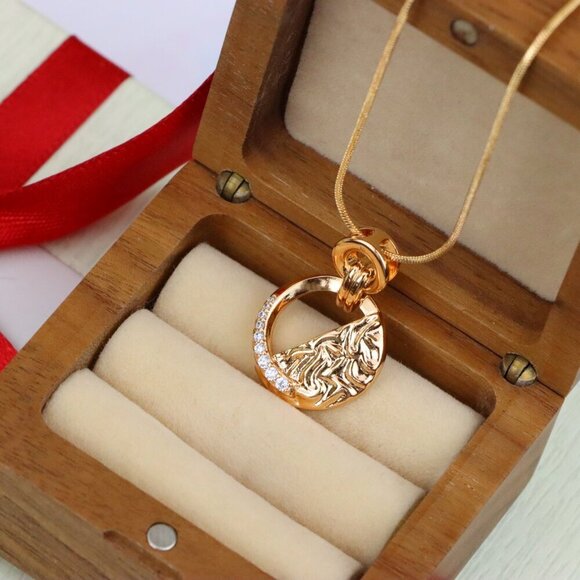 "Textured Circle Rose Gold Pendant with Crystals, XPPT1583 - Picture 7 of 13